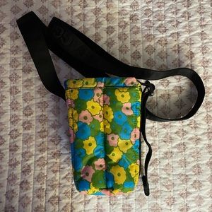 Baggu Puffy Water Bottle Holder in Flowerbed
